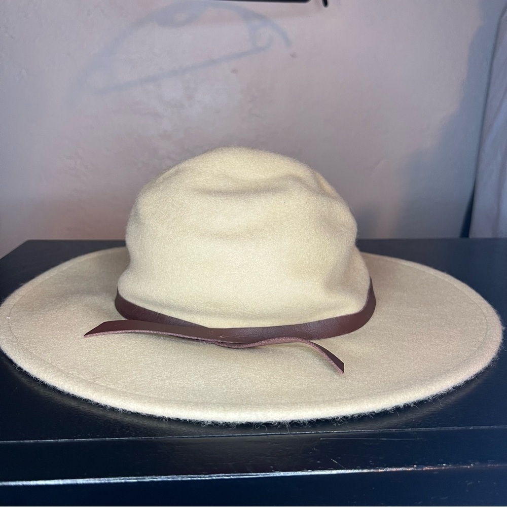 NWT Cream Color Wool Hat. By Universal Thread - Picture 1 of 3